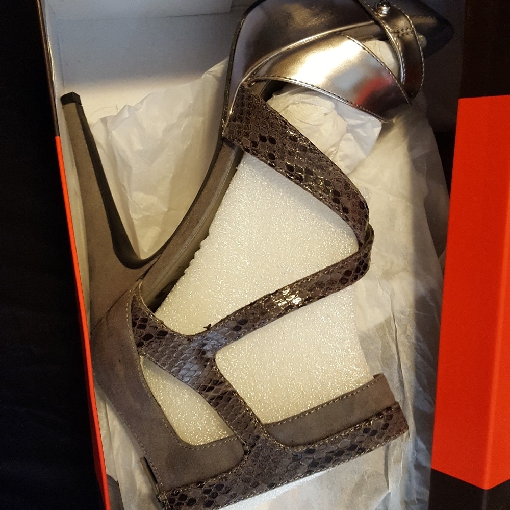 Guess heels - Picture 3 of 4